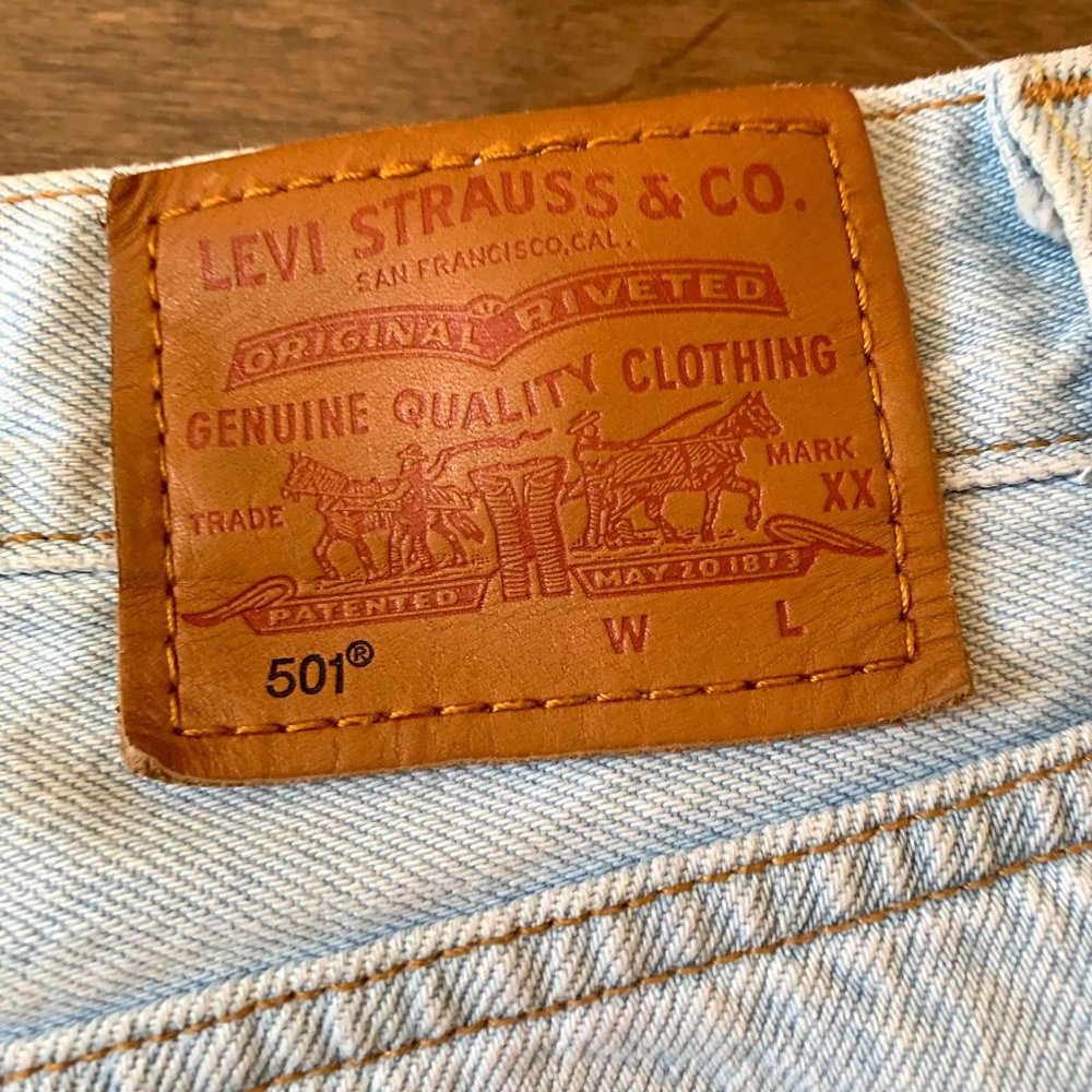 Levi's 501 Original High Rise Short - Picture 7 of 12